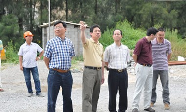 縣委領導（dǎo）蒞臨麻豆免费版（lóng）新廠區（qū）督（dū）查工程建（jiàn）設情況